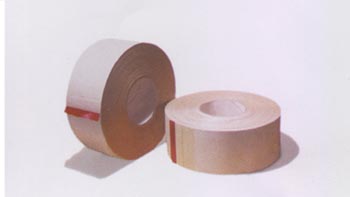 Cinta adhesiva transpirable e impermeable para sellado de uniones y terminaciones de l�minas impermeables. Presentaci�n en rollos.