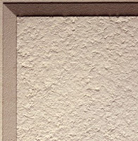 Dise�o Cirrus Decade. Debido a una amplia selecci�n de detalles de borde asociados al acabado, le proporciona una suave transici�n visual entre placa y perfiler�a.