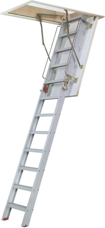 Escalera escamoteable de aluminio formada por dos tramos . El primer tramo queda sujeto a la tapa, mientras que el segundo se desliza por encima del primero. Se suministra completamente montada. Estanqueidad al aire clase 4.