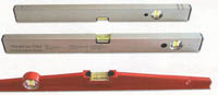 Nivel de aluminio de mano para correcta nivelaci�n de paredes, suelos � techos.