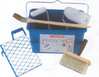 Diversos accesorios para trabajos de pintado � encolado. Cubetas, rodillos, brochas...