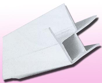 Perfil de tabica de PVC. Permite rematar inconvenientes arquitect�nicos donde tendr�n que perfilar vigas, cortineros, en ventanas � cambios de nivel en el falso techo de la misma �rea.