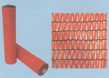 Malla de rafia naranja, con tratamiento anti UV, ideal para el cerramiento de obras y la señalización y delimitación de zonas peligrosas. Muy visible. Ligera y fácil de instalar gracias a la cuerda de unión provista. Gramaje 40 gr/m² Color naranja. Rollos