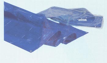 Toldo protector multiuso, tejido en polietileno por ambas caras, con aberturas metalicas cada metro. Ideal para proteger cualquier superficie ó material de las inclemencias del tiempo. Soporta temperaturas de +70ºC a -40ºC. Diferentes medidas. Color azul.