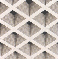 Cellio. Disponible en diferentes medidas de cuadr�cula. Sistema de suspensi�n mediante estructura de techo desmontable T-15 mm.Integracio�n de servicios tales como luminarias. Panel fabricado en acero galvanizado