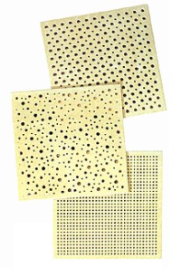 Placa de yeso laminado  Delta perforada. Se emplea para falsos techos en lugares que requieran buena ac�stica interior. Diferentes perforaciones: Rectil�neas - Alternadas - Aleatorias. Velo blanco � negro en cara posterior.