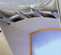 Techniform. Panel de yeso laminado standard revestido a ambas caras con l�mina de cart�n. Se emplea para la construcci�n de tabique, techos y paredes en forma de curva. Se utiliza superponiendo dos placas. Espesor: 6,5 mm x 2500 x 900 mm.