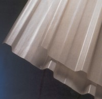 Paneles de poli�ster con protecci�n al envejecimiento. Efectividad como elemento de iluminaci�n natural. Resistente a los rayos ultravioleta.