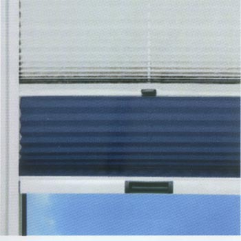 Cortina Duo. La m�s completa de la gama. Combina en el mismo marco dos cortinas, una tela superior plisada de oscurecimiento total (98%) y una tela inferior plisada de protecci�n solar, permitiendo elegir el grado de luz deseado. Suministro premontado.
