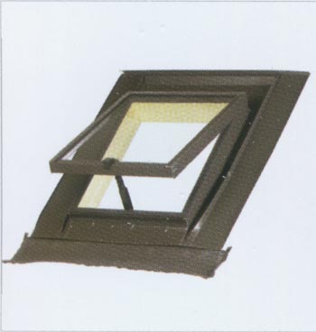 Luceras fabricadas en pino n�rdico por el interior y recubiertas de aluminio en el exterior. Tapajuntas integrado para un f�cil montaje. Apertura proyectante 180� � apertura lateral 90�.